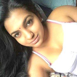 কচি কাজের মেয়েকে চোদা