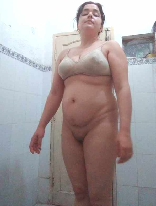 ডগি স্টাইলে কাজের মেয়েকে চুদলাম kajer meye chodar golpo