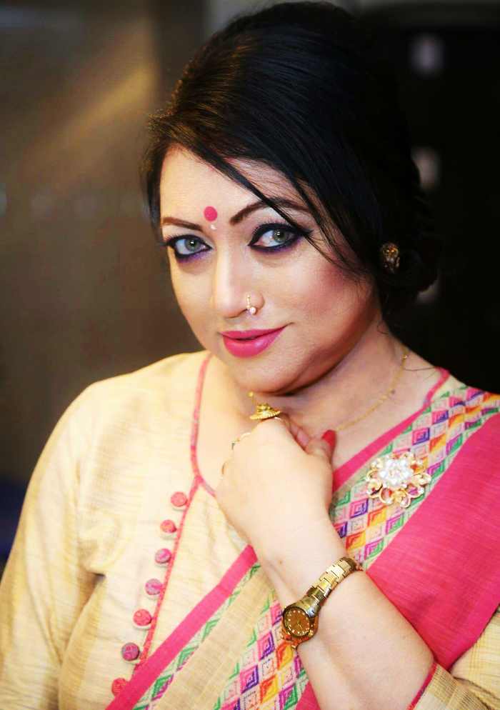 মাকে বিয়ে করে ছেলে